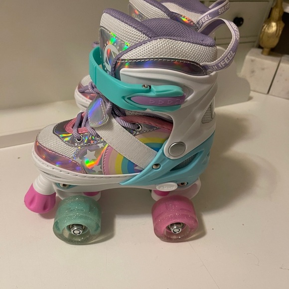 Sulifeel Rainbow Unicorn
Adjustable Roller Skates for gril shoe size 10 C - 13 C - Picture 3 of 9